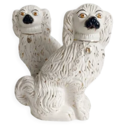 Paire de chiens King Charles Spaniel en majolique de style Staffordshire
