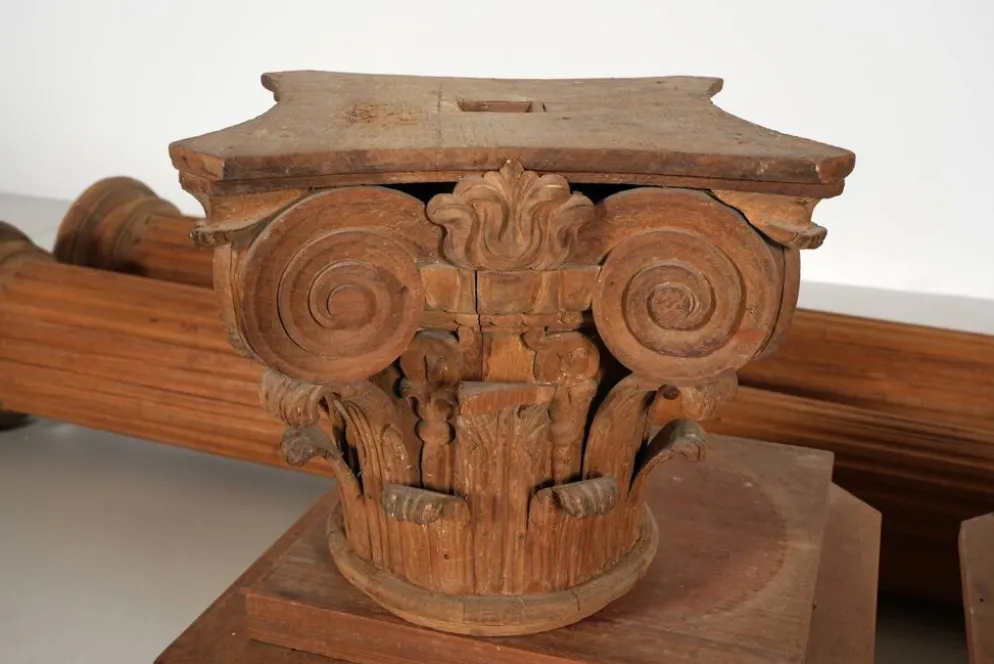 Paire de colonnes corinthiennes du XVIIIème