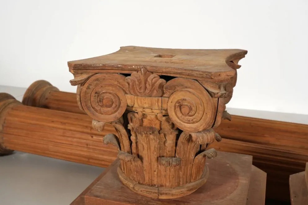 Paire de colonnes corinthiennes du XVIIIème