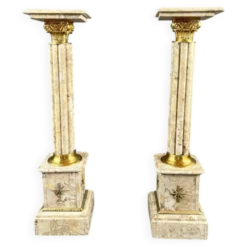 Paire de colonnes sellettes en marbre et laiton, XXe siècle