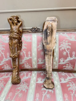 Paire de consoles en plâtre peint de style Louis XVI