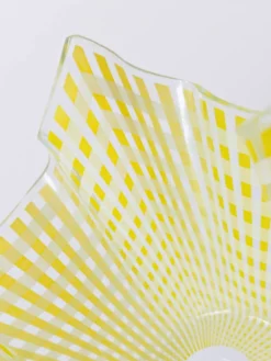 Paire de coupes "Gingham" Chance Brothers carreaux jaune bords ondulés
