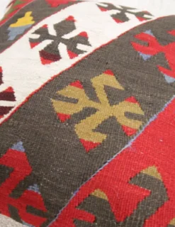 Paire de coussins géométriques en kilim turc plat