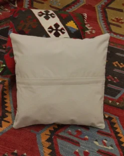 Paire de coussins géométriques en kilim turc plat