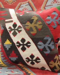 Paire de coussins géométriques en kilim turc plat