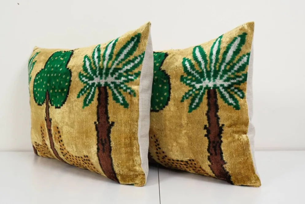 Paire de coussins Ikat tigres