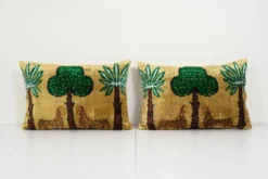 Paire de coussins Ikat tigres