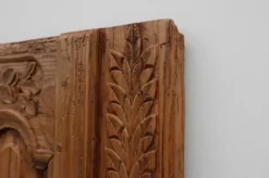 Paire de deux portes anciennes en bois sculpté à la main, vers 1880.