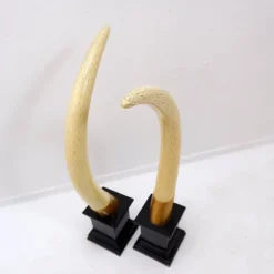 Paire de fausses défenses d'éléphant - 20ème siècle H:82cm