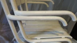 Paire de fauteuils de jardin blancs