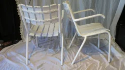 Paire de fauteuils de jardin blancs
