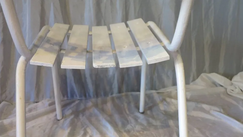 Paire de fauteuils de jardin blancs