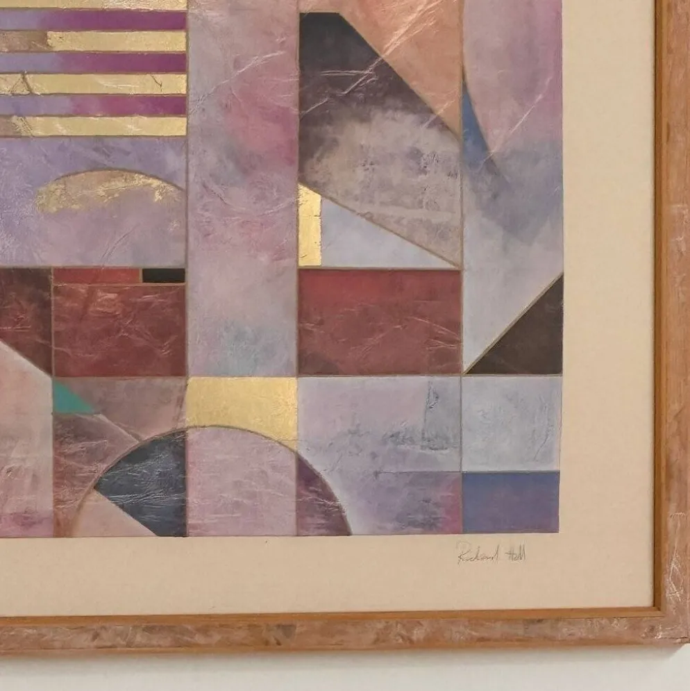 Paire de grandes lithographies abstraites géométriques en mixed media de Richard Hall avec de l'or.