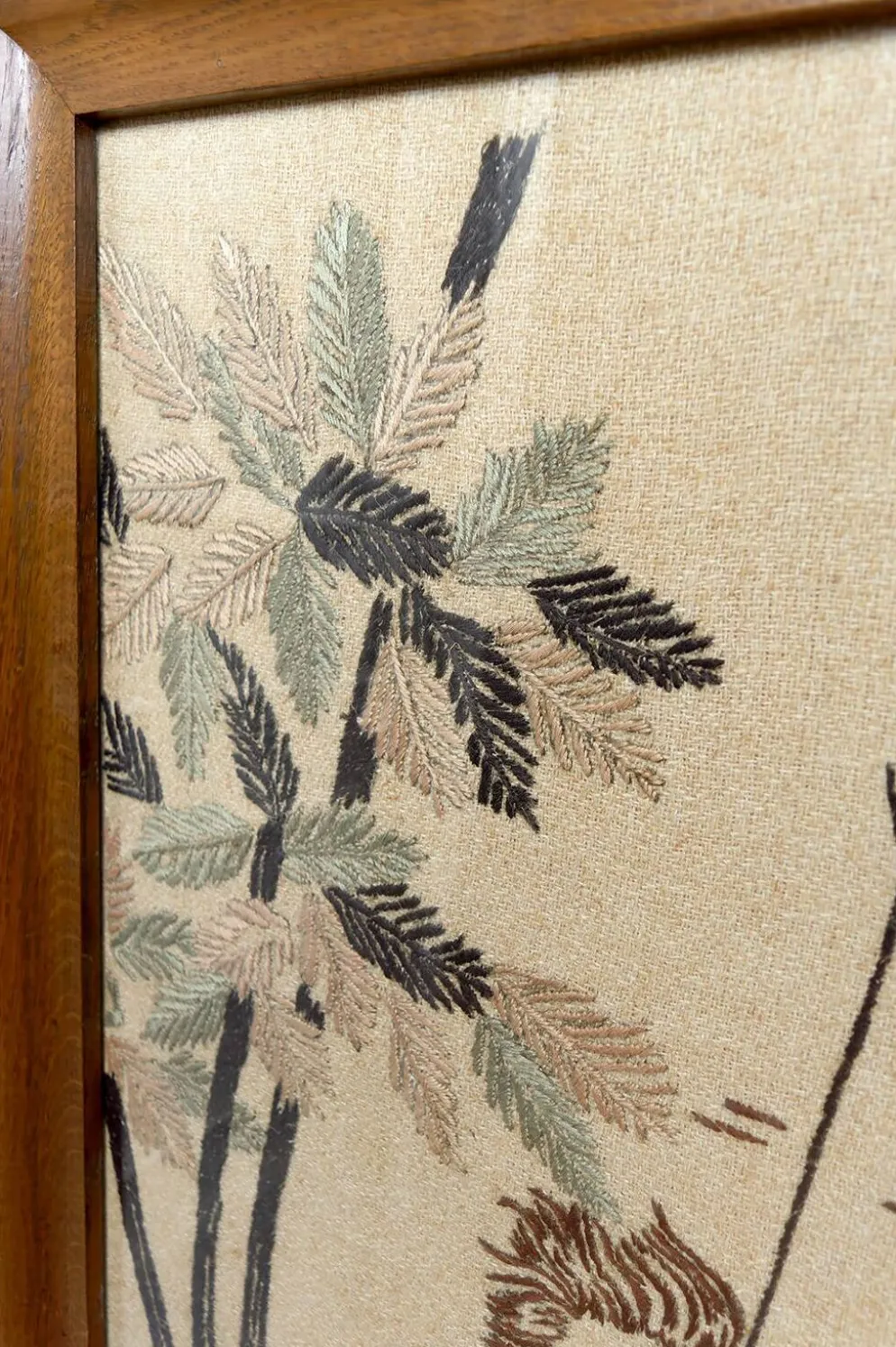 Paire de grandes tapisseries brodées Art Déco, décor de chasse/mythe, 1930
