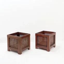 Paire de jardinières vintage en bois et panneaux de rotin tressé - années 1970
