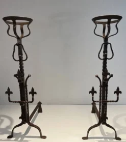 Paire de Landiers Gothiques en Fer Forgé à Fleurs-de-Lis