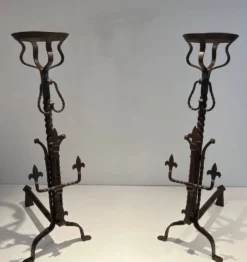 Paire de Landiers Gothiques en Fer Forgé à Fleurs-de-Lis