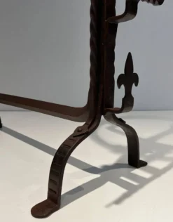 Paire de Landiers Gothiques en Fer Forgé à Fleurs-de-Lis