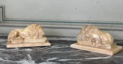 Paire de lions d’après Canova, sculpture en albâtre vers 1880