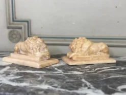 Paire de lions d’après Canova, sculpture en albâtre vers 1880