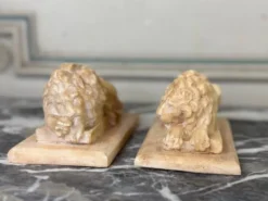 Paire de lions d’après Canova, sculpture en albâtre vers 1880