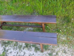 Paire de longs bancs anciens rustiques en bois massif – 195 cm