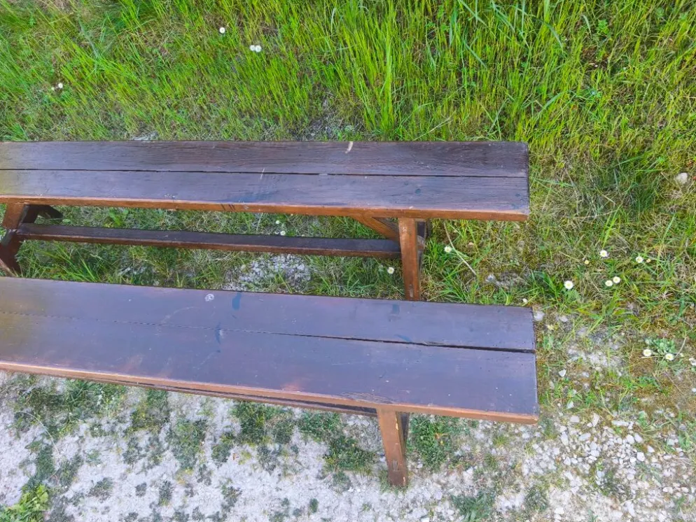 Paire de longs bancs anciens rustiques en bois massif – 195 cm