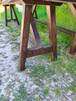 Paire de longs bancs anciens rustiques en bois massif – 195 cm