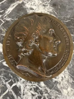 Paire de médaillons en bronze, Rouget de Lille et J.J. Rousseau