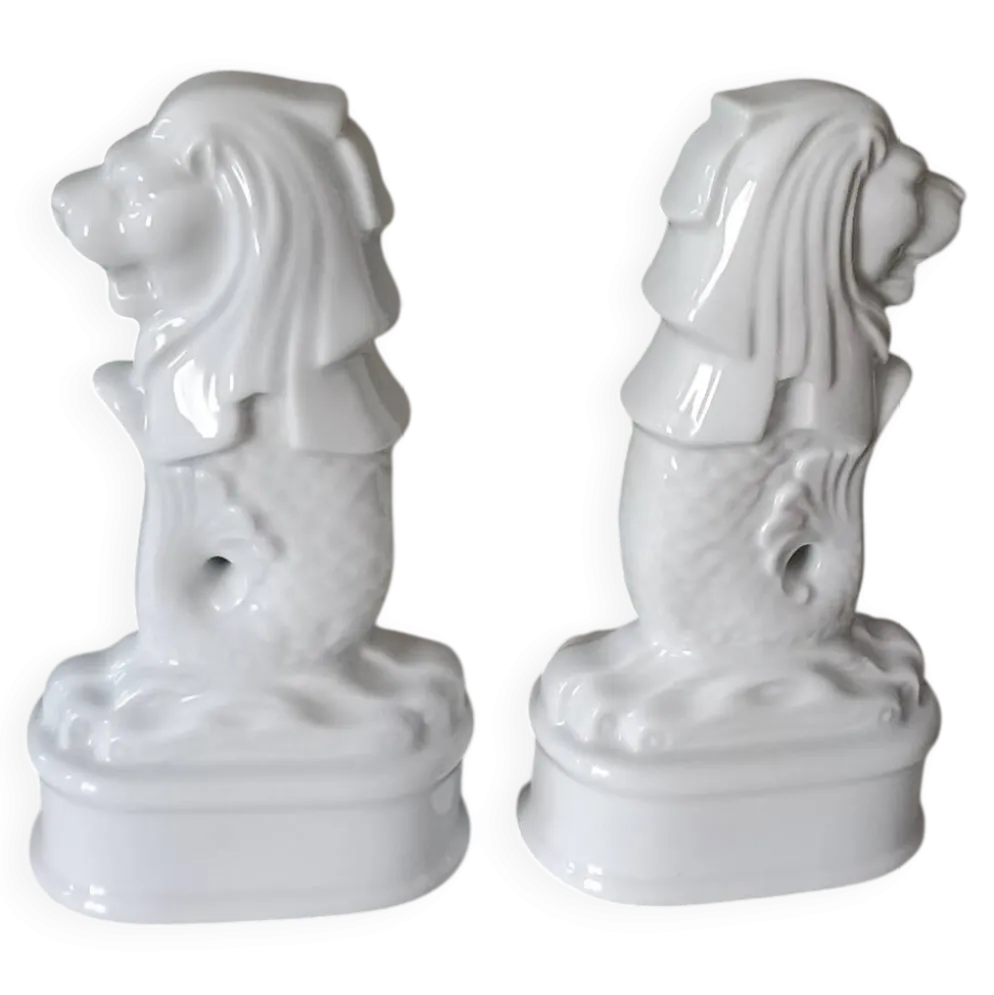 Paire de Merlions en porcelaine blanche française