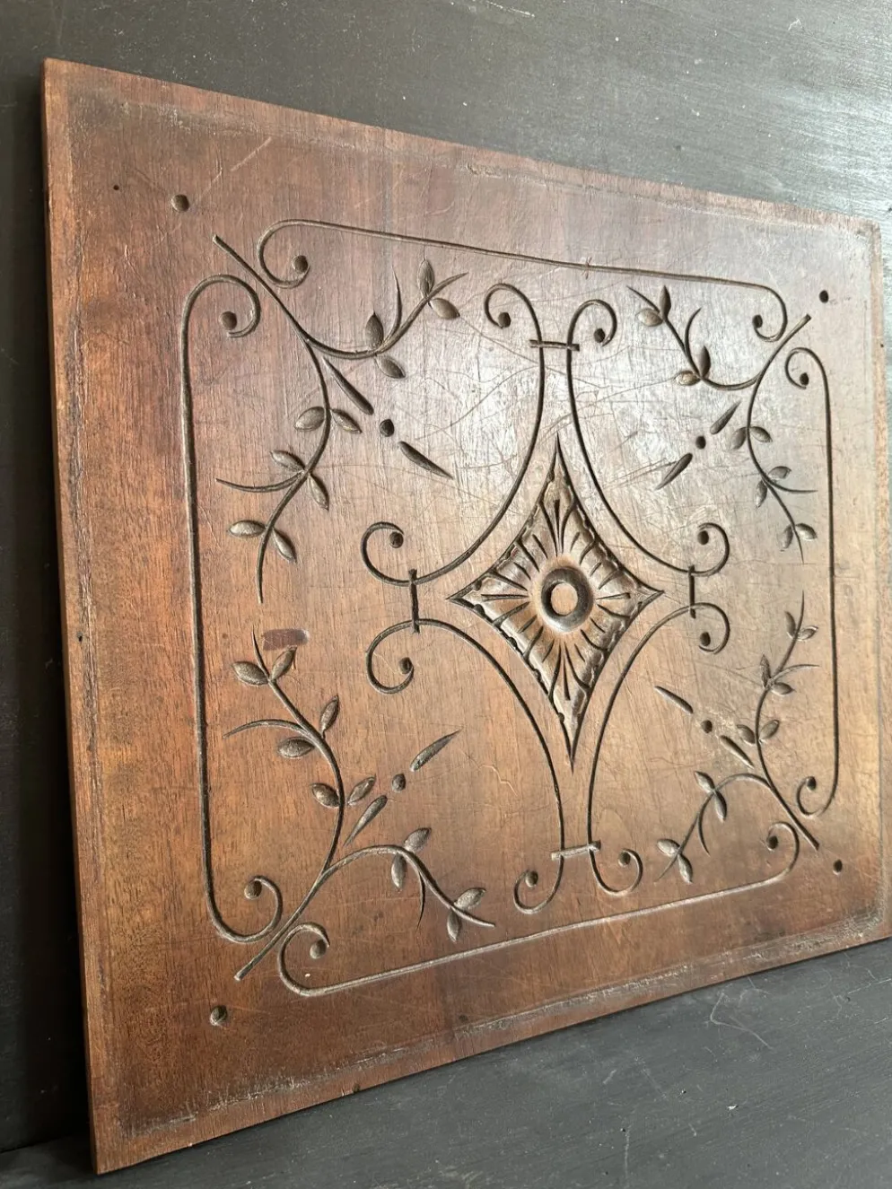Paire de panneaux décoratifs anciens en bois sculpté, fin XIXe siècle