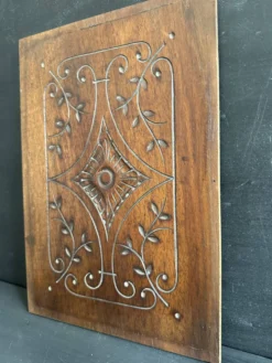 Paire de panneaux décoratifs anciens en bois sculpté, fin XIXe siècle