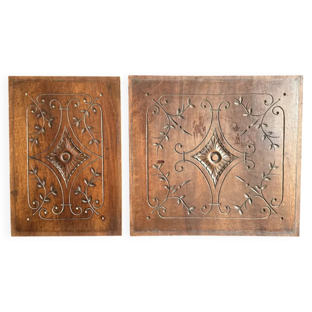 Paire de panneaux décoratifs anciens en bois sculpté, fin XIXe siècle