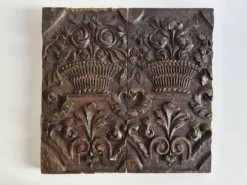 Paire de panneaux décoratifs anciens en bois sculpté, XIXe siècle