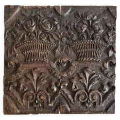 Paire de panneaux décoratifs anciens en bois sculpté, XIXe siècle