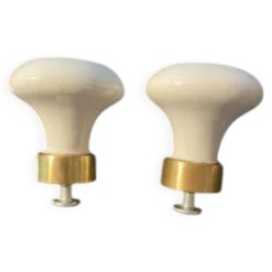 paire de petites poignées bouton anciennes en porcelaine et laiton