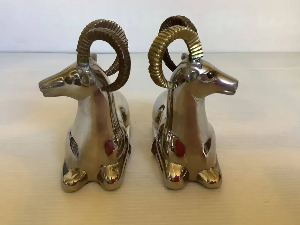 Paire de petits serre livres mouflons zoomorphe