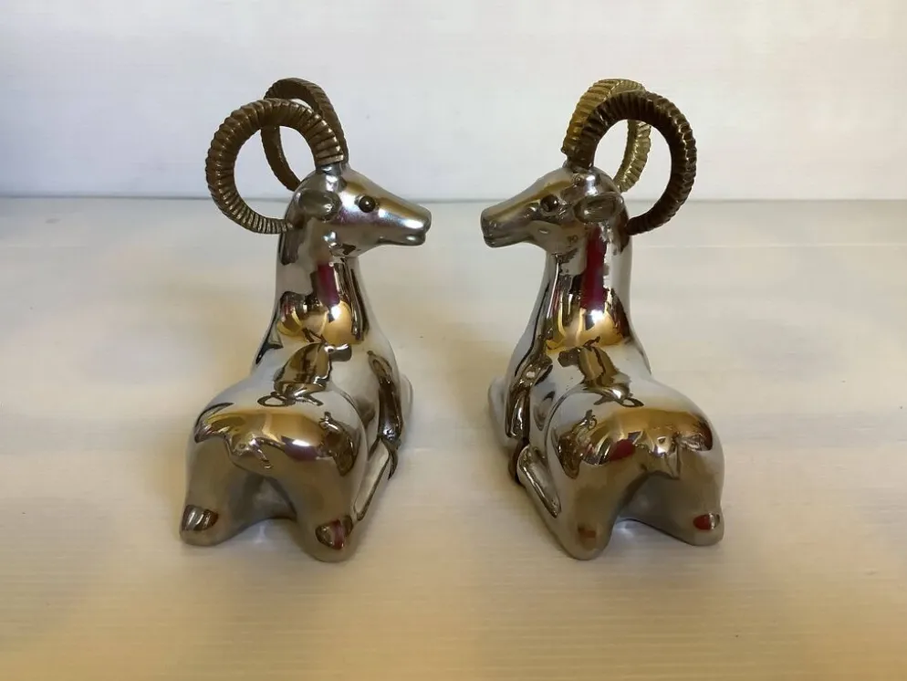 Paire de petits serre livres mouflons zoomorphe