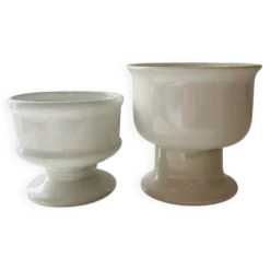 Paire de petits vases blancs