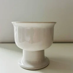 Paire de petits vases blancs