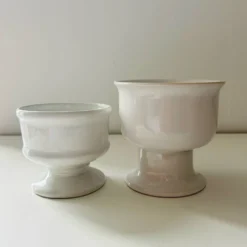 Paire de petits vases blancs
