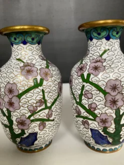 Paire de petits vases vintage en émail cloisonné