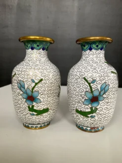 Paire de petits vases vintage en émail cloisonné
