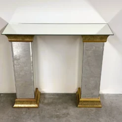 Paire de piédestaux / socles miroir Deknudt en finition dorée, Belgique, années 1980.