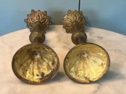 Paire de pique-cierges néo-gothiques en bronze