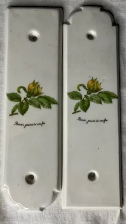 Paire de plaques de propreté porcelaine de Paris