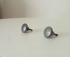 Paire de poignées bouton de meuble ancien