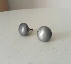 Paire de poignées bouton de meuble ancien