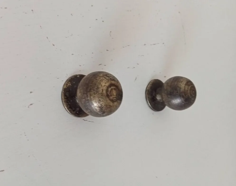 Paire de poignées de meuble anciennes en bronze