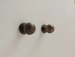 Paire de poignées de meuble anciennes en bronze